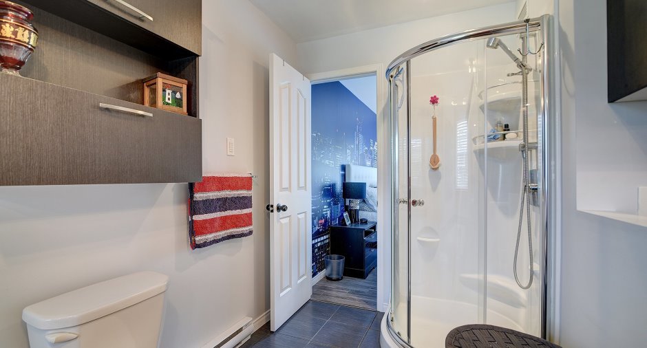 Ensuite bathroom