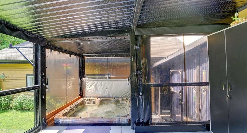 Hot tub