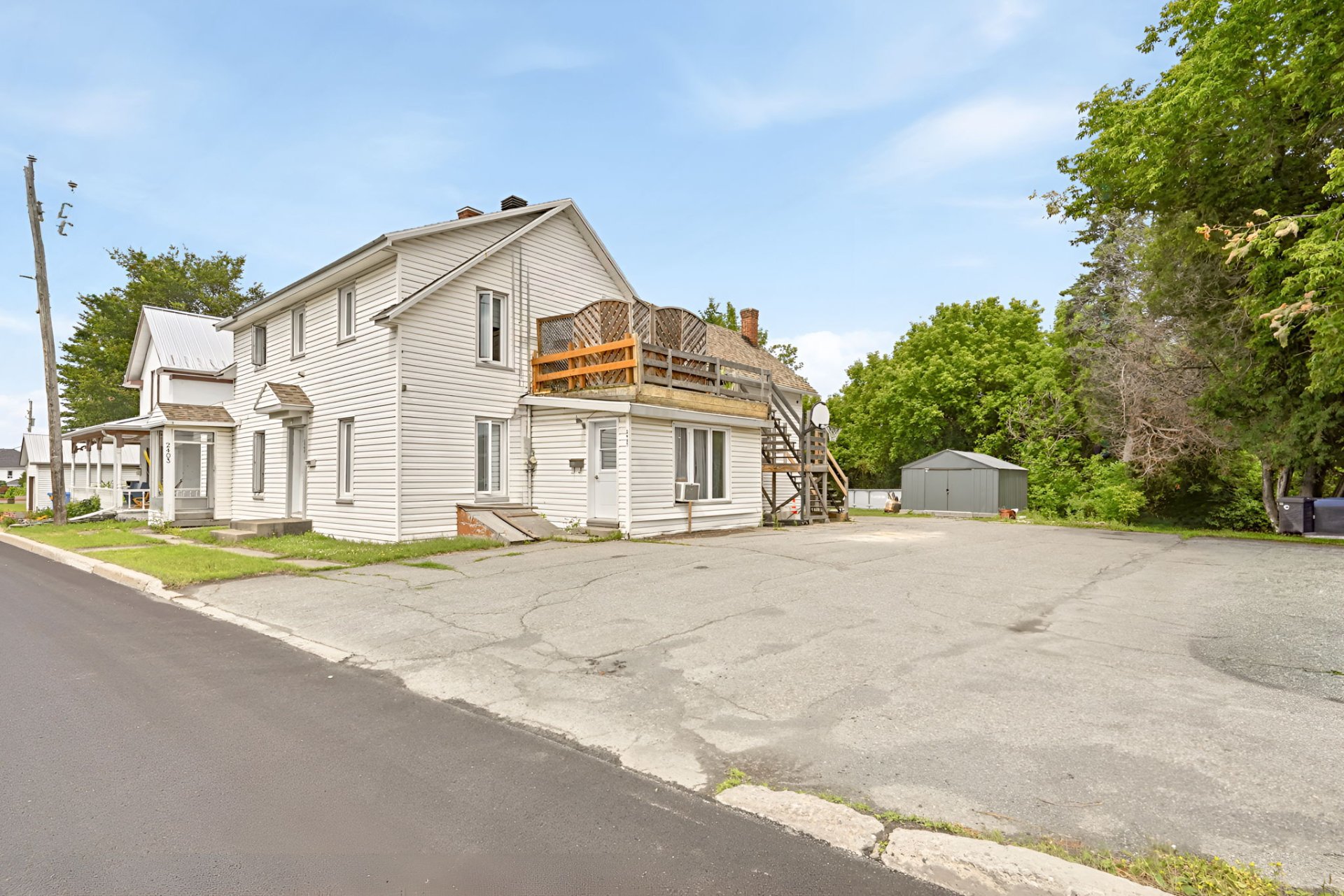 2403-2407 1re Avenue — photo 3