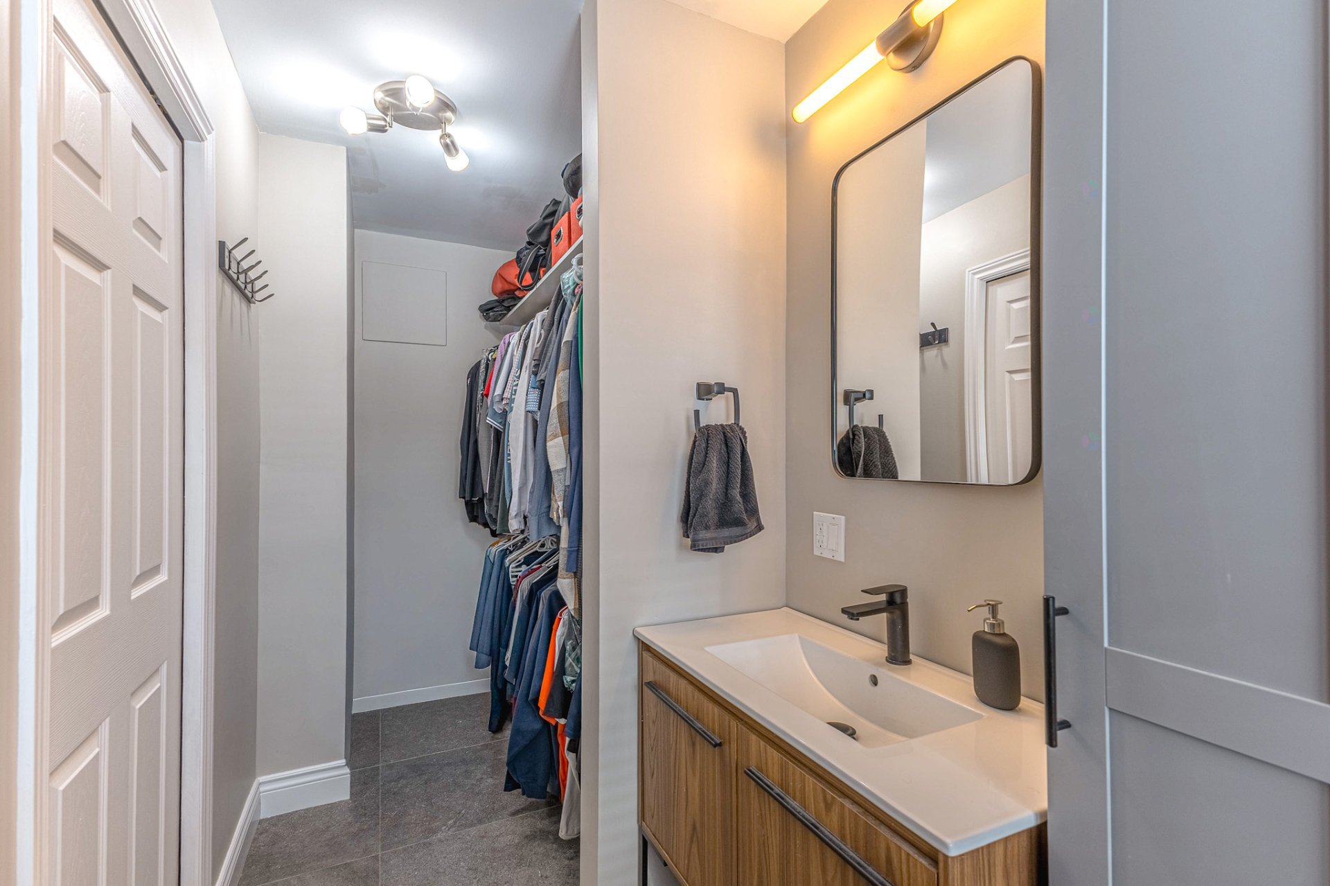 Salle de bains attenante à la CCP