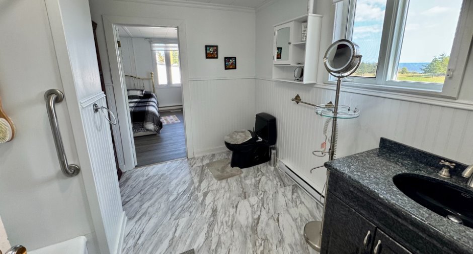 Salle de bains attenante à la CCP