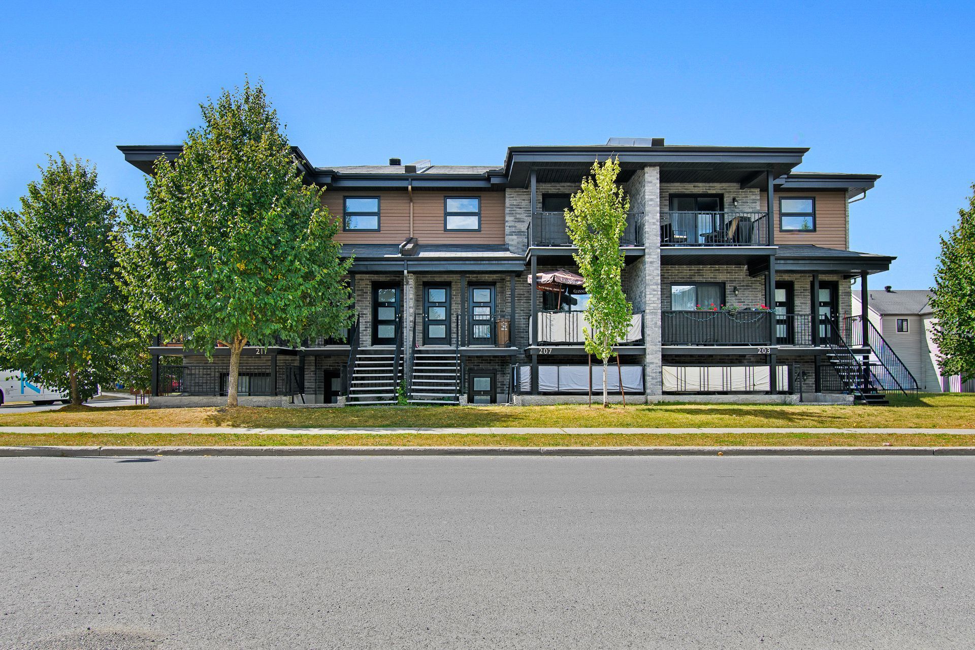 207 Boul. de l'Amérique-Française — photo 1