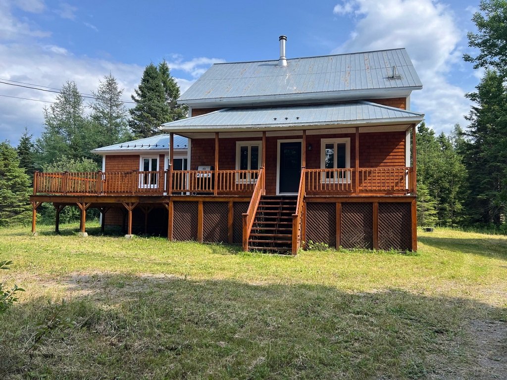 One-and-a-half-storey house for sale, Saint-Guy