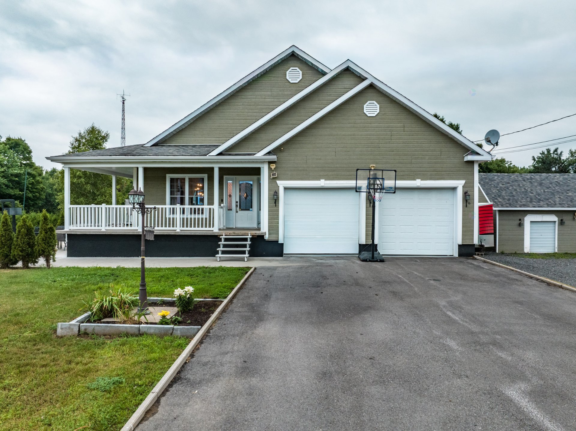 2470 Ch. Bellevue — photo 1