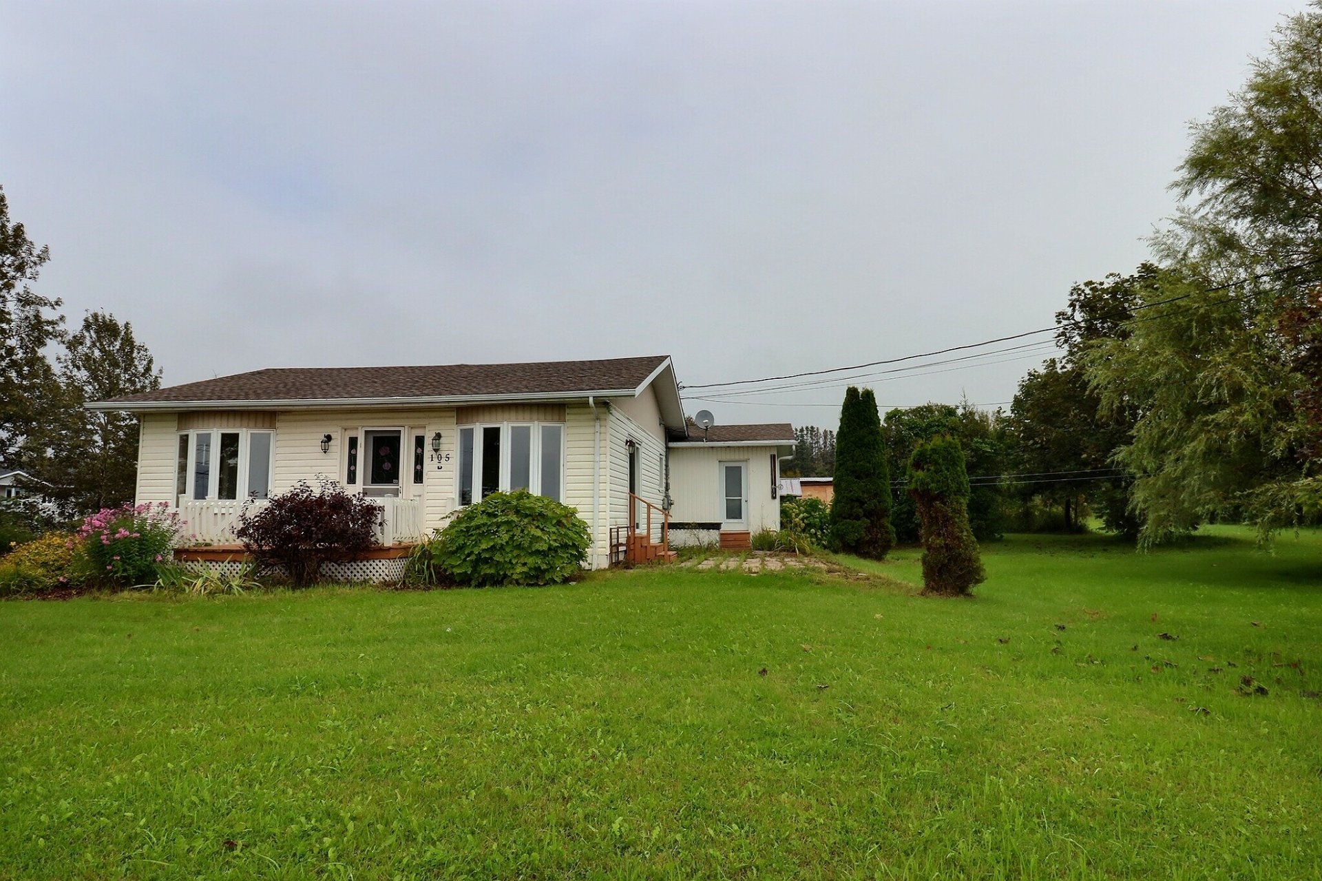 105-105B Boul. Perron E. — photo 1