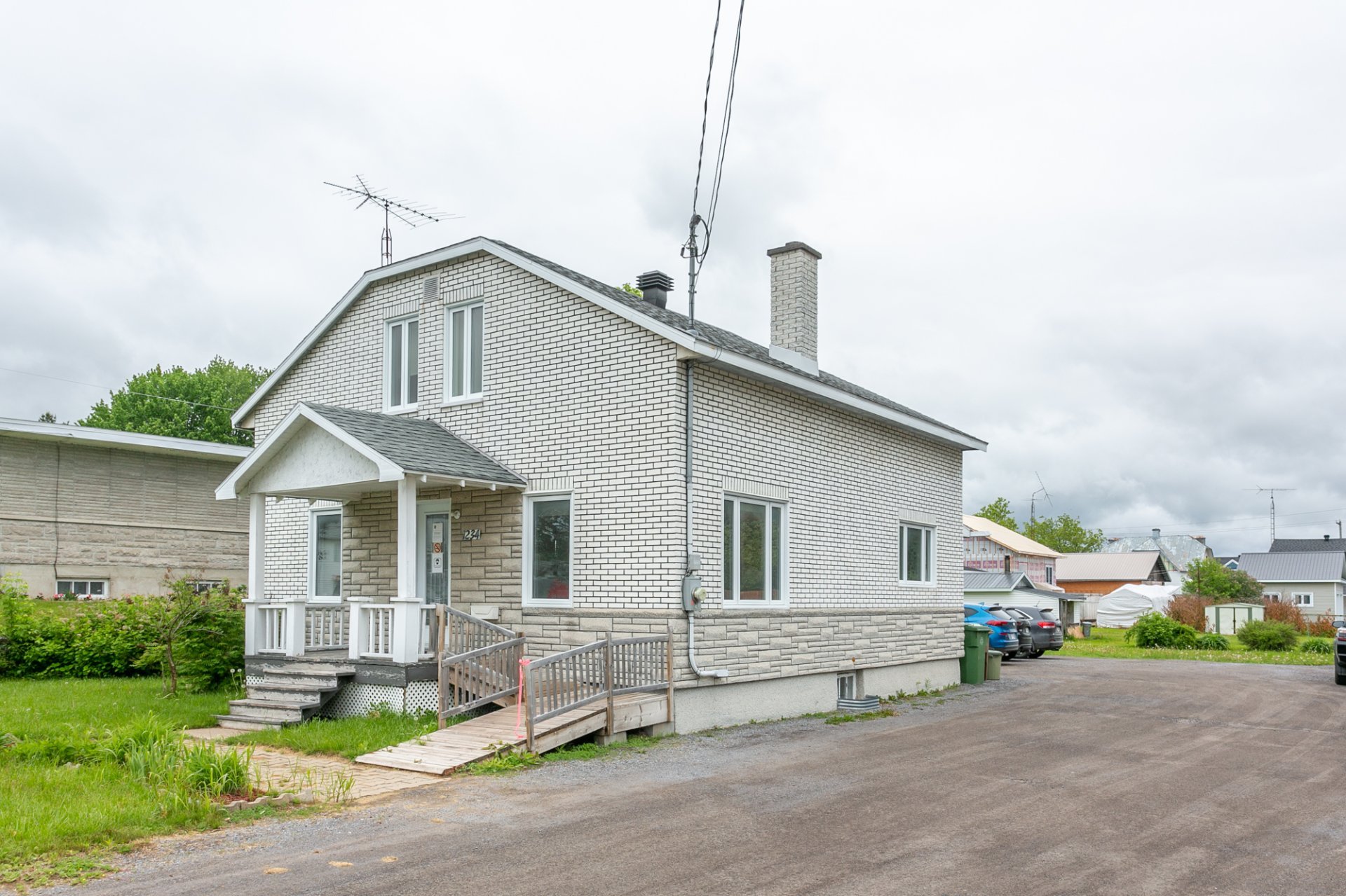 Maison à un étage et demi 1234 Boul. BonaDussault, SaintMarcdes