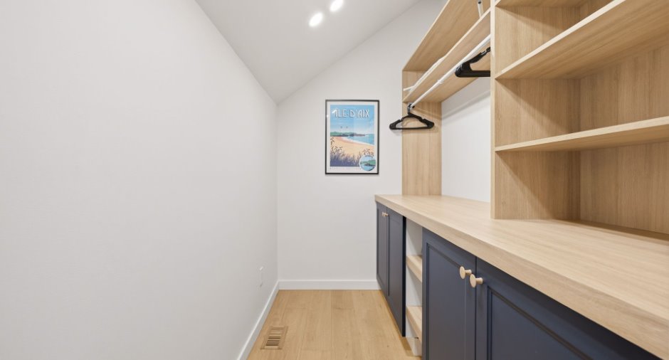 Walk-in closet