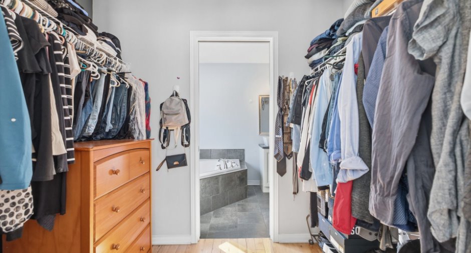 Walk-in closet