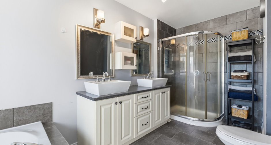 Ensuite bathroom