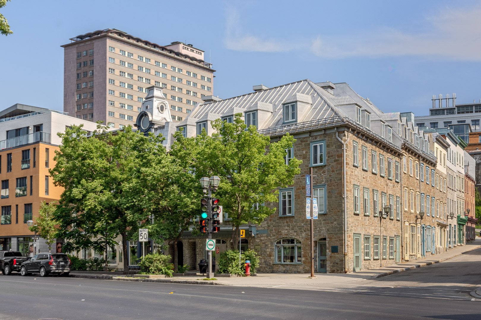 355 Rue St-Paul (#204) — photo 1