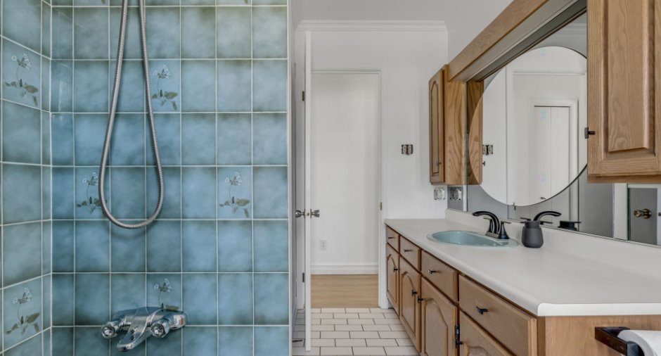 Ensuite bathroom