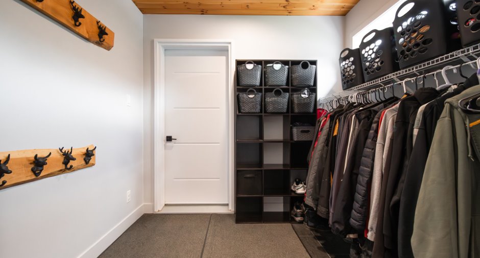 Walk-in closet