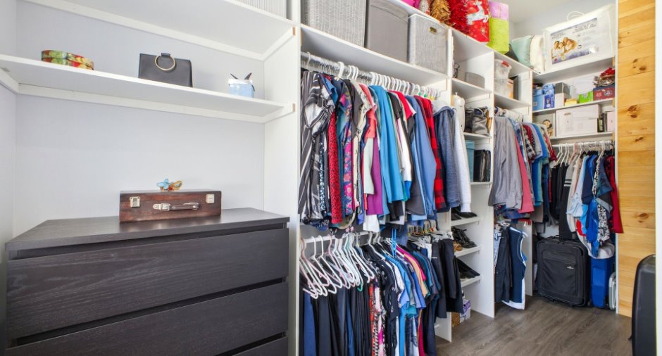 Walk-in closet