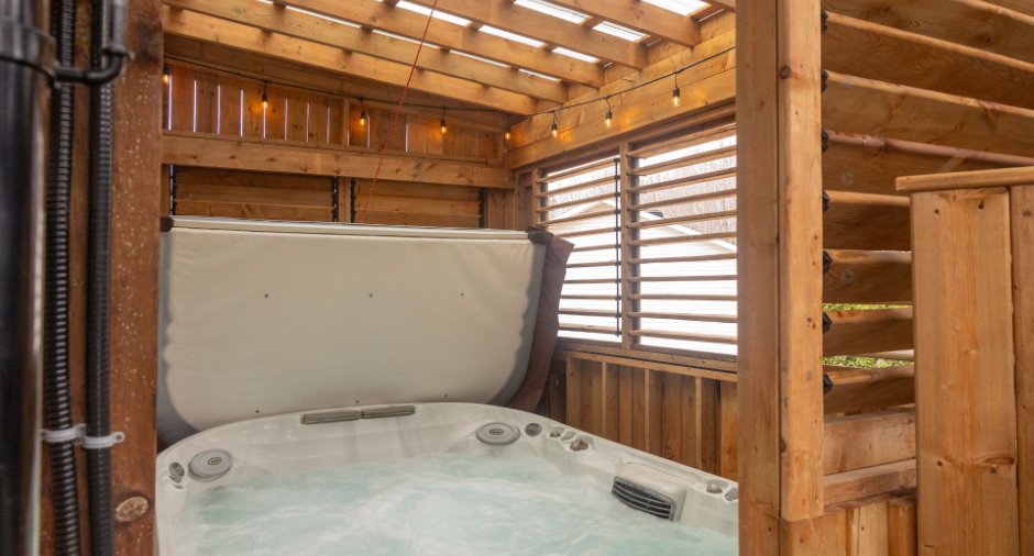 Hot tub