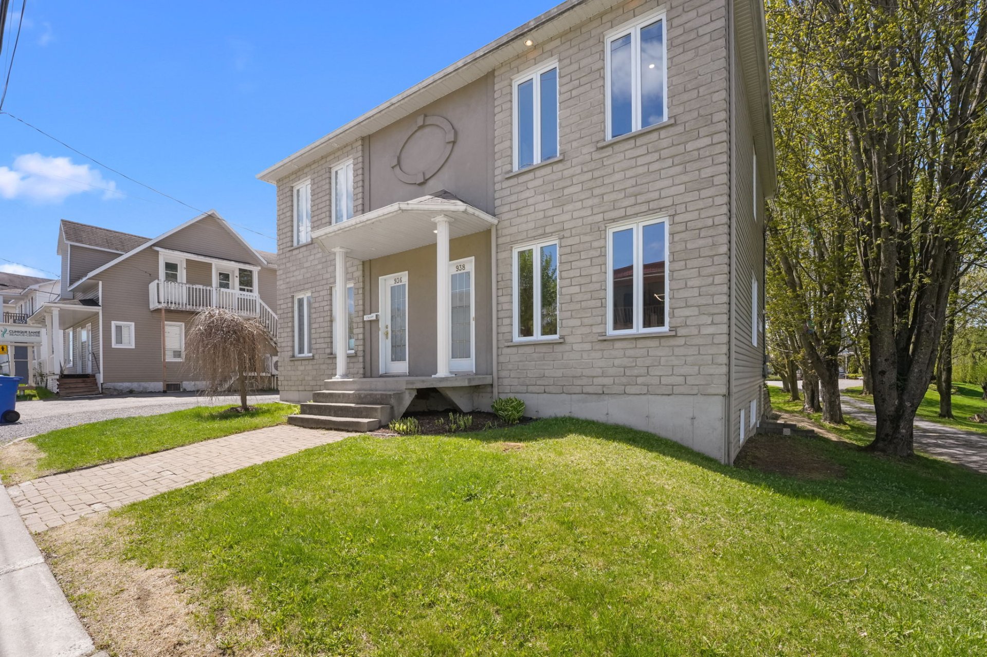 938 Av. du Palais — photo 2