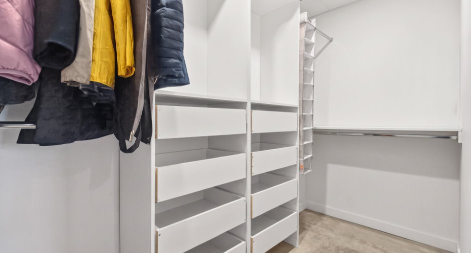 Walk-in closet
