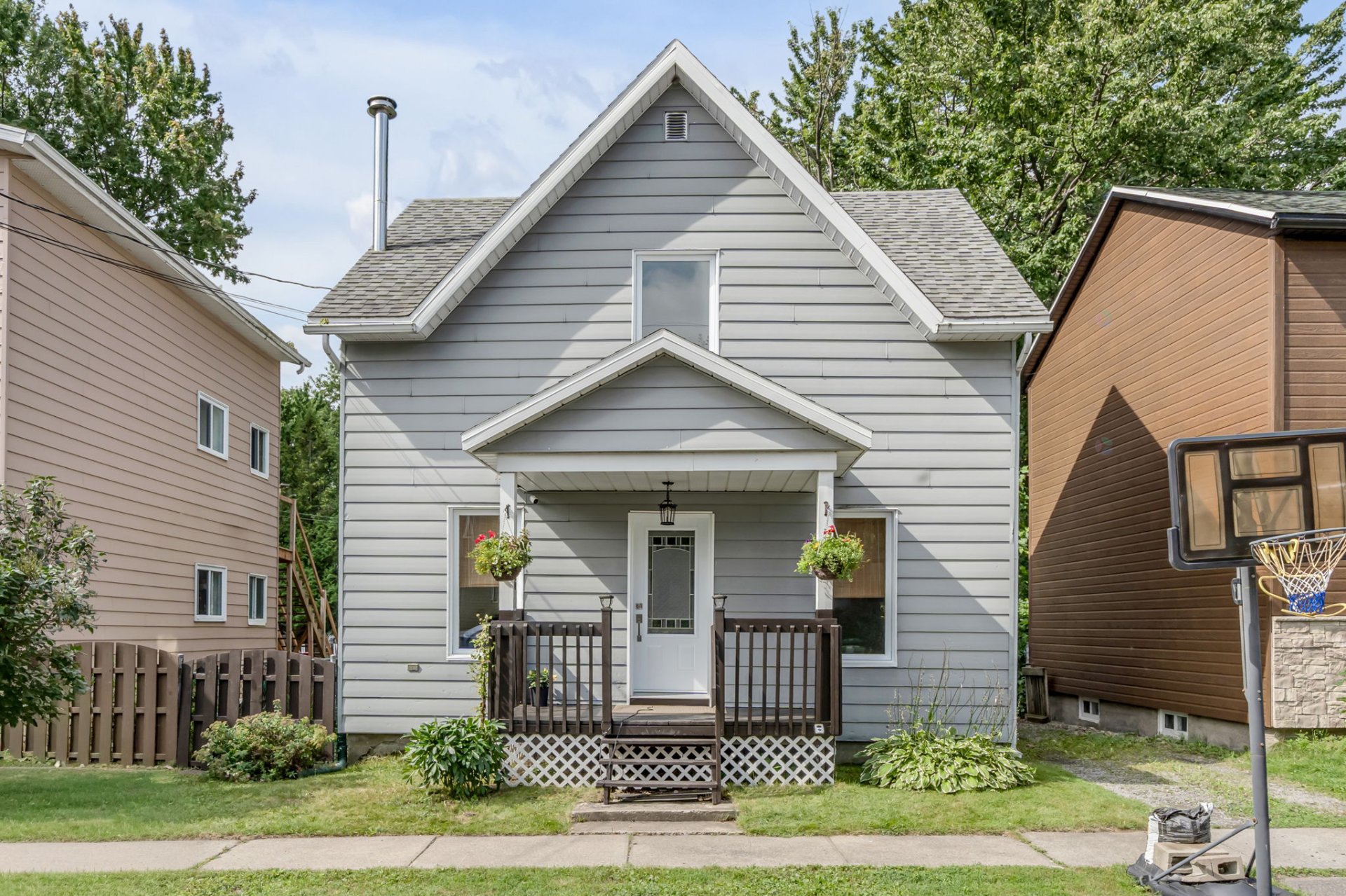 136 Av. Jacques-Cartier — photo 1