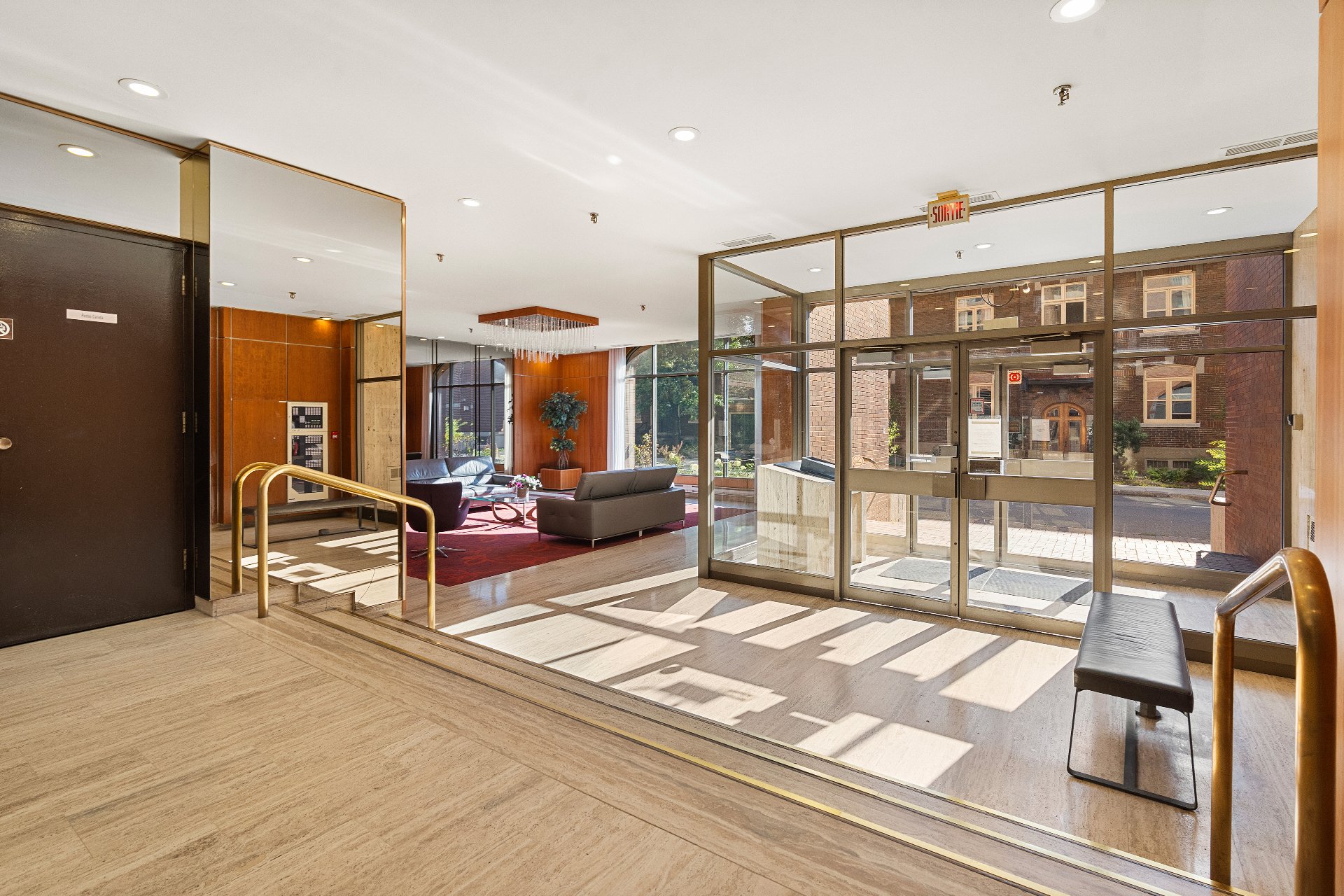 1155 Av. Turnbull (#210) — photo 3