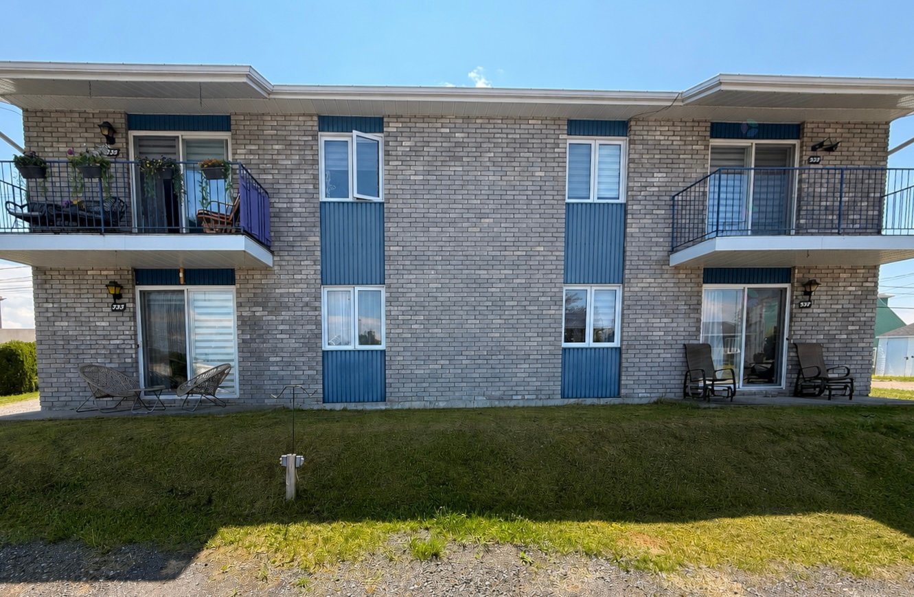 933-939 Av. Robert-Jean — photo 1