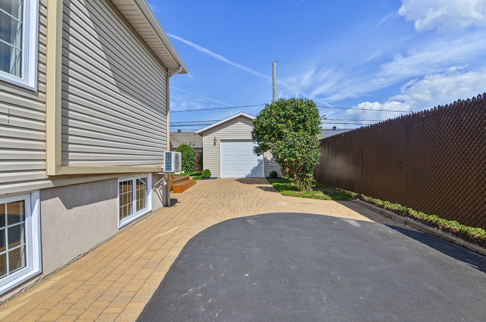 456 Av. Belzile — photo 2