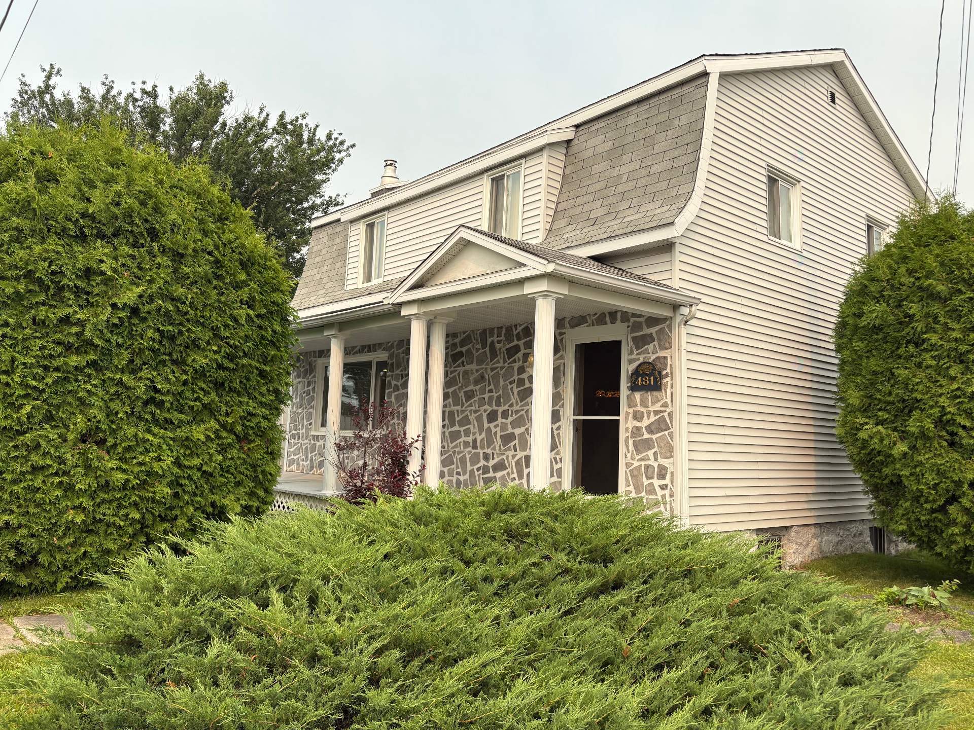 481 Av. Roberval — photo 1