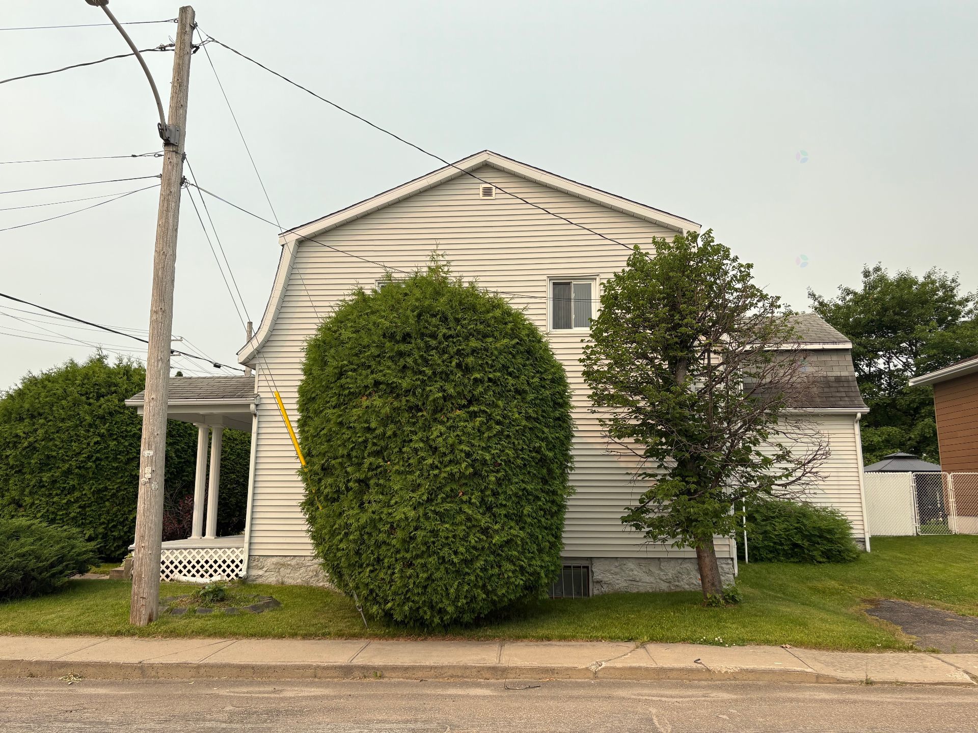 481 Av. Roberval — photo 2