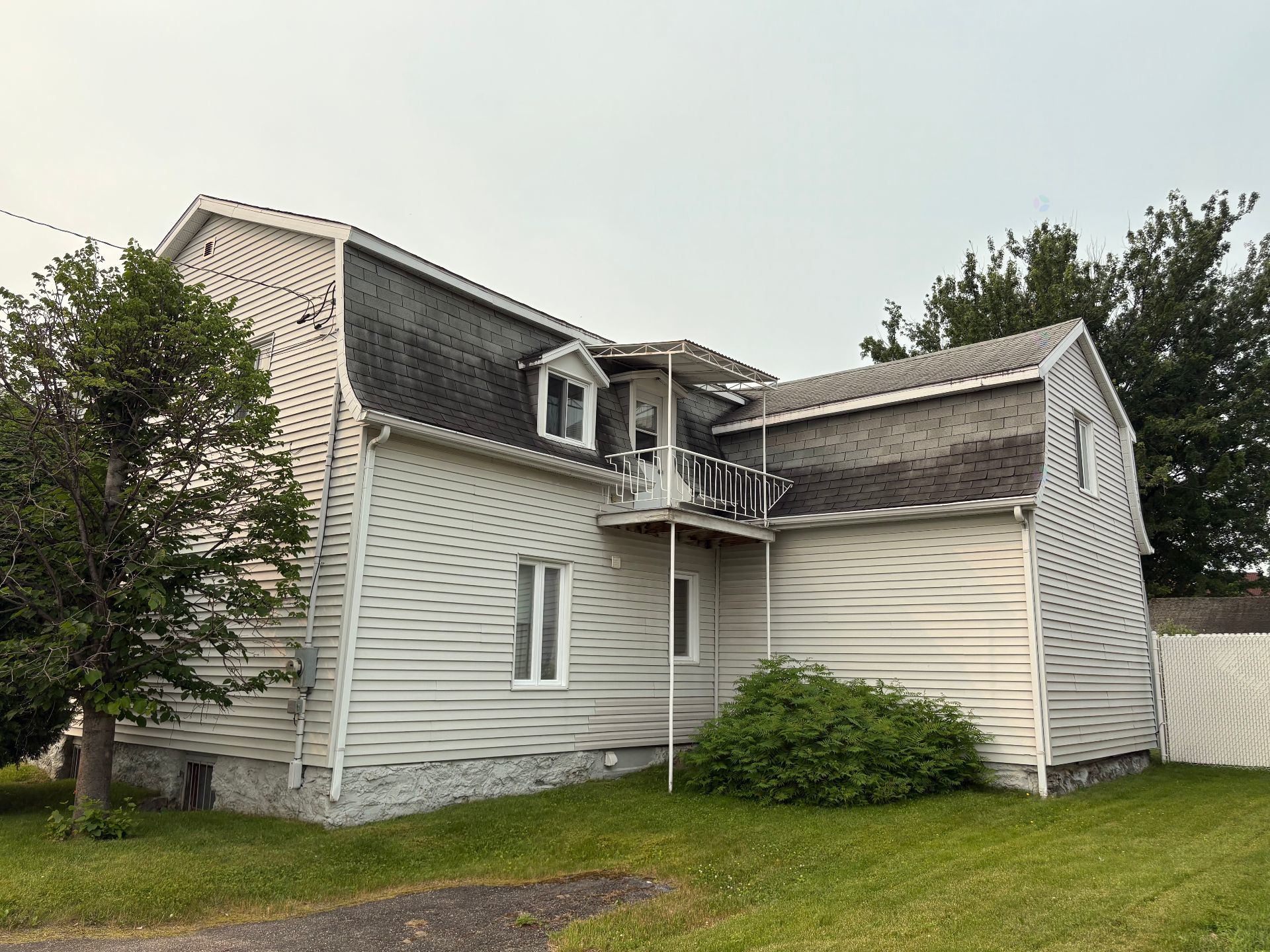 481 Av. Roberval — photo 3