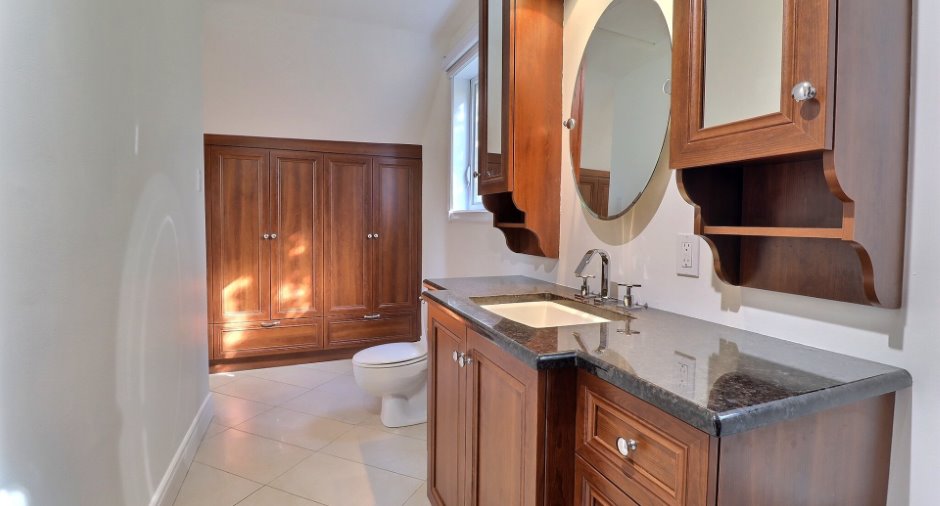 Ensuite bathroom