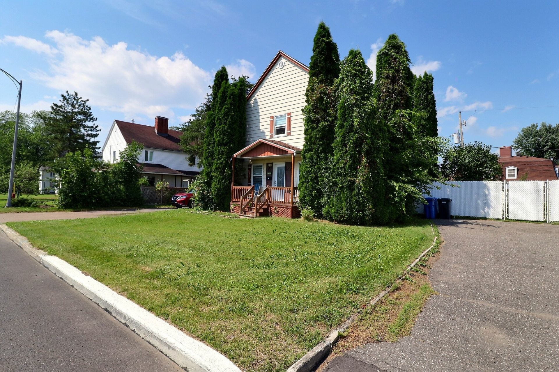 2744-2746 Rue McLeod — photo 3