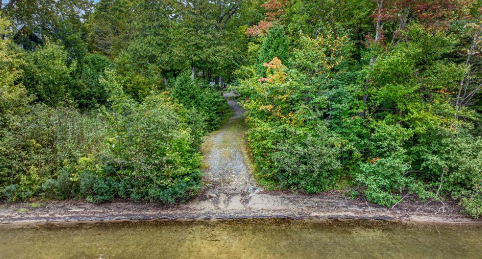 Accès au plan d'eau
