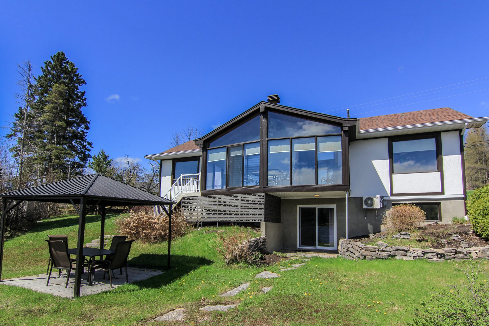 7793 Ch. du Portage-des-Roches N. — photo 1