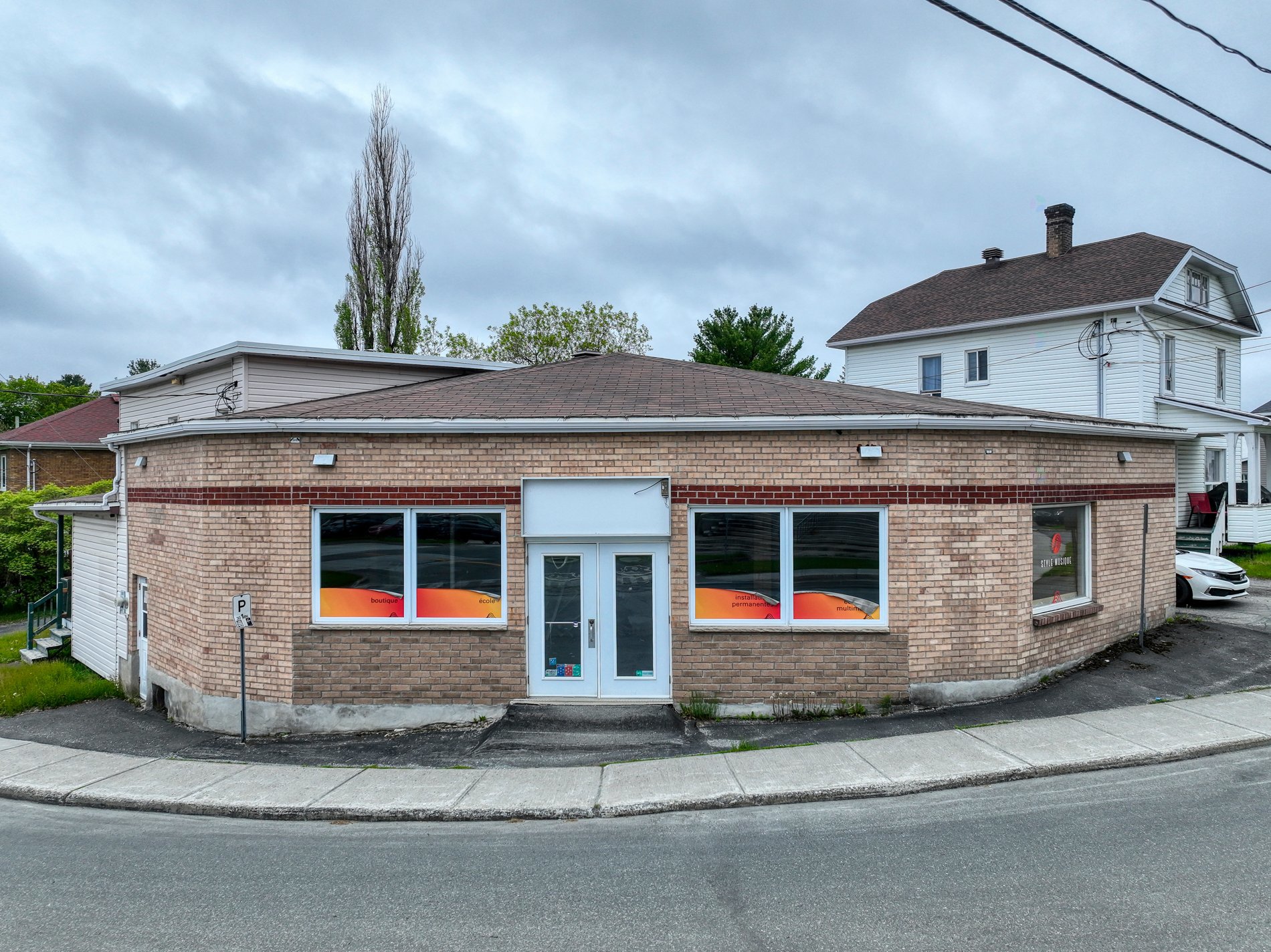 181-189 Rue Caouette E. — photo 1