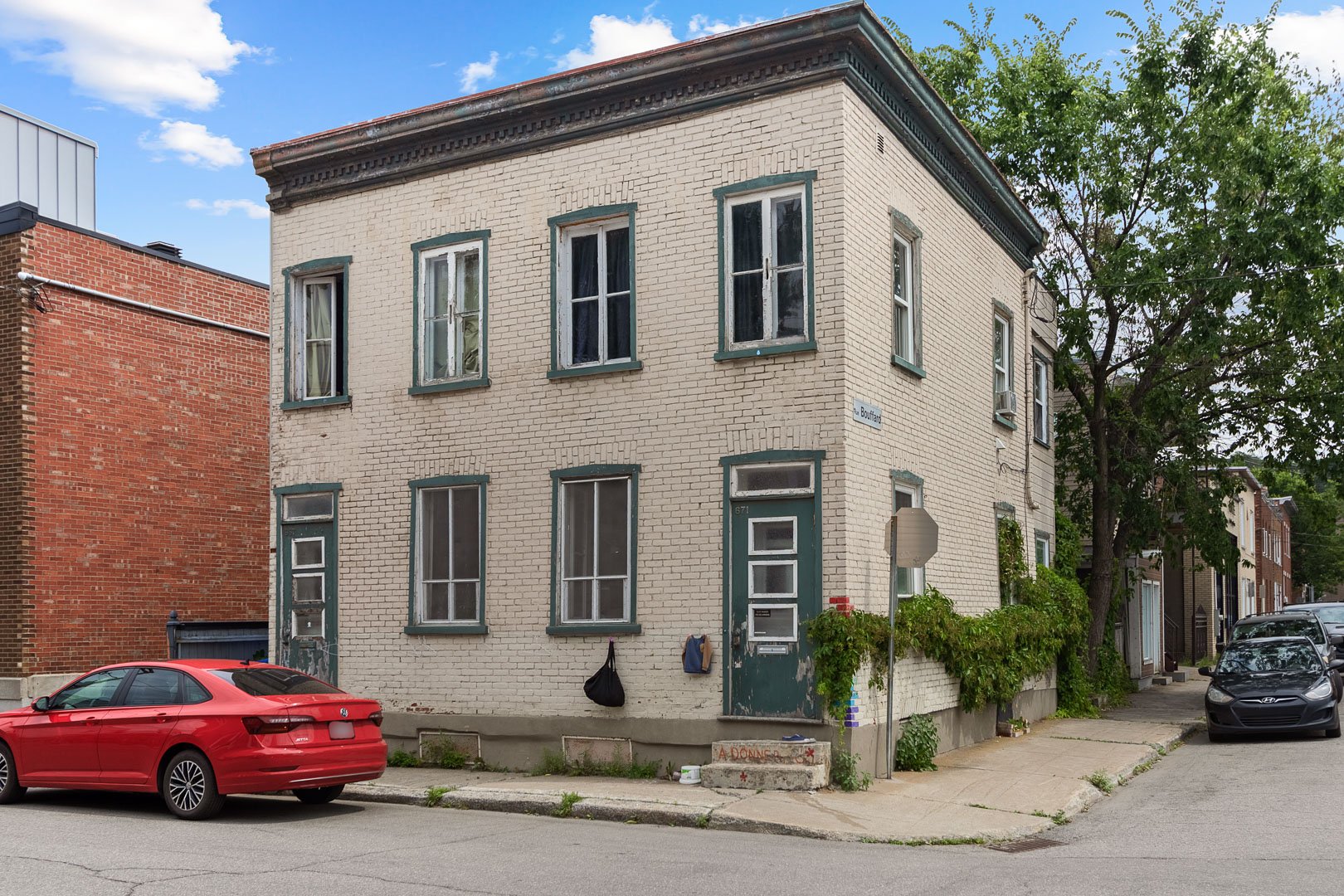 667-671 Av. des Oblats — photo 3