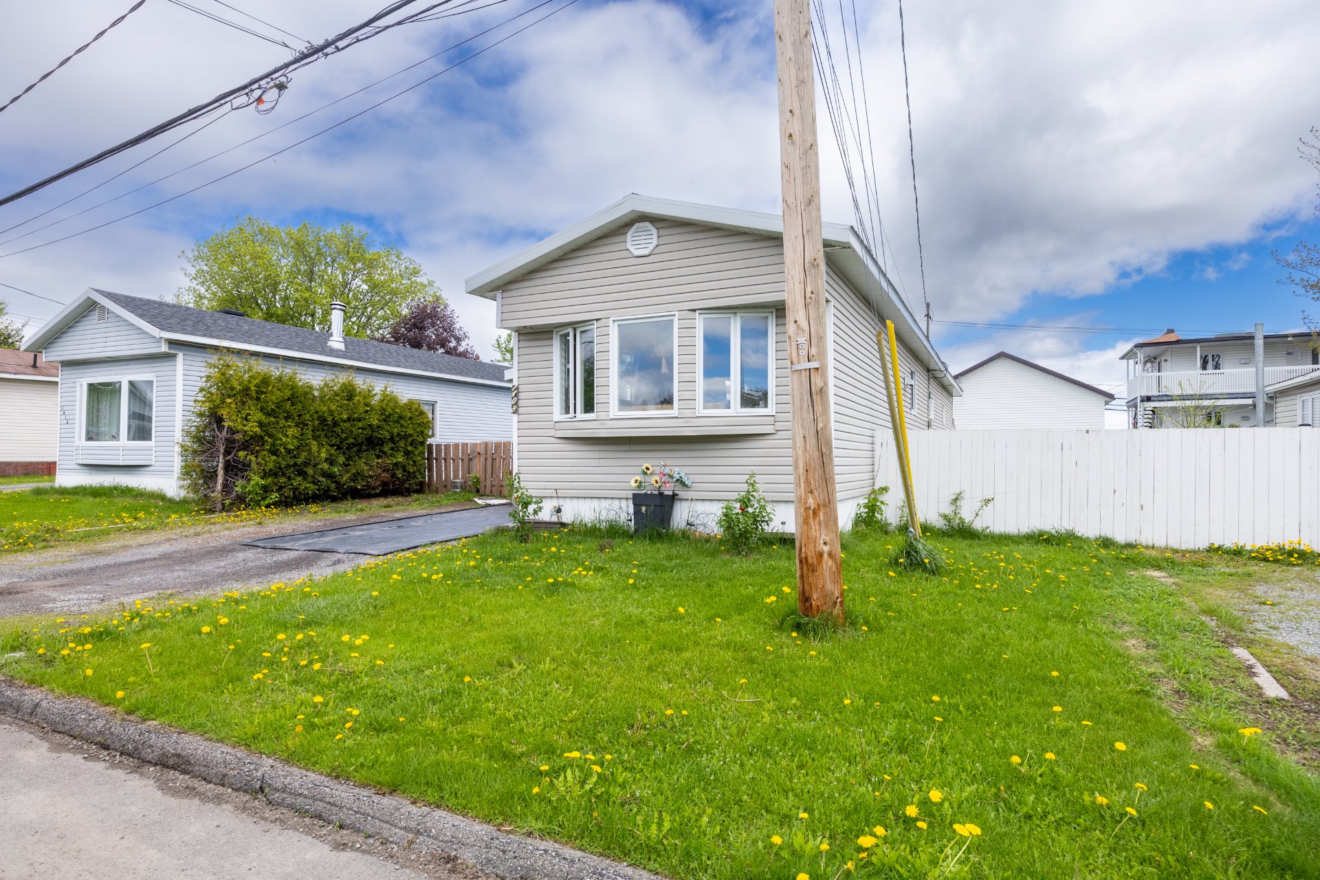 1408 Rue Cantin — photo 1