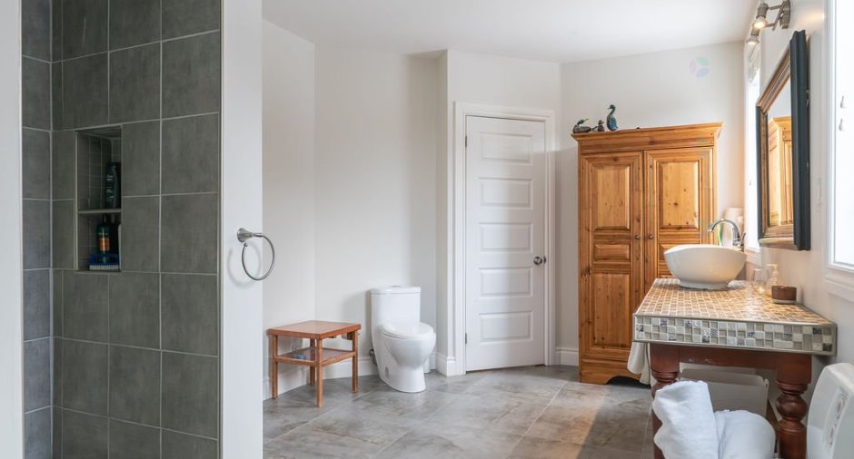 Salle de bains attenante à la CCP