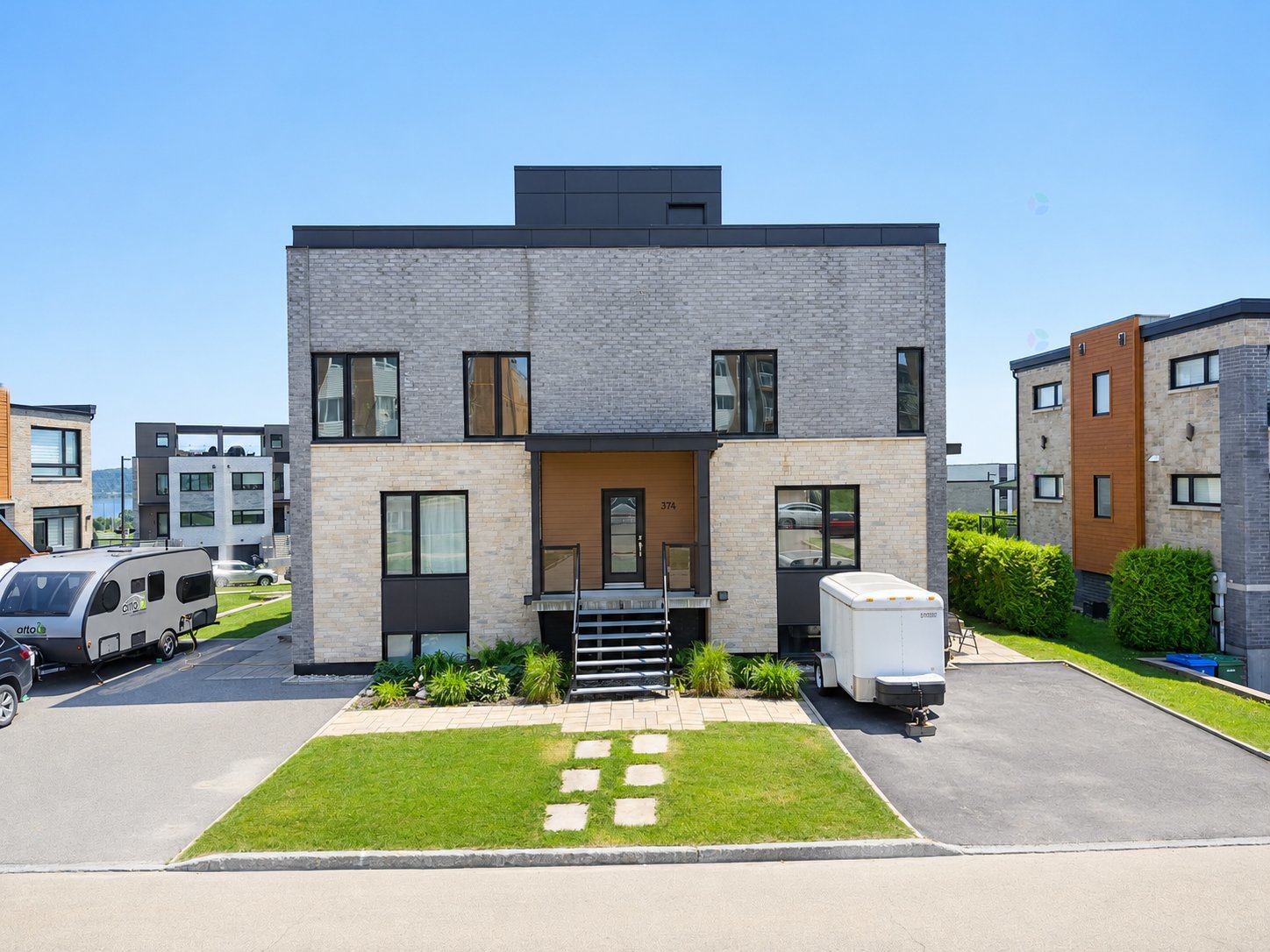 372-376 Rue Françoise-Garnier — photo 1