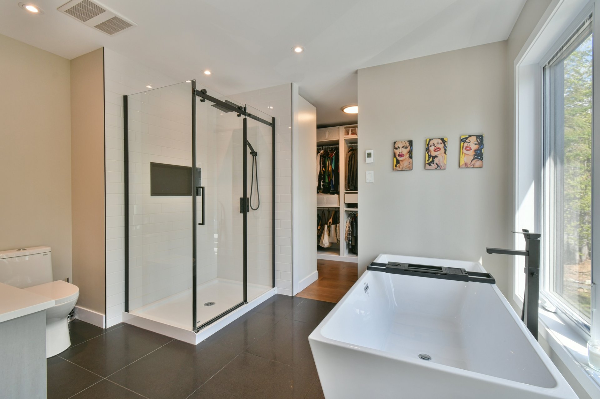 Salle de bains attenante à la CCP