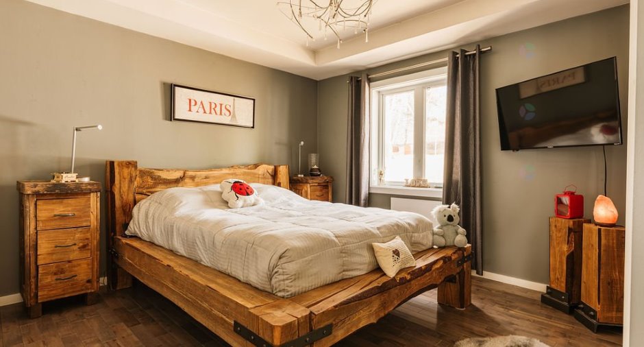Primary bedroom