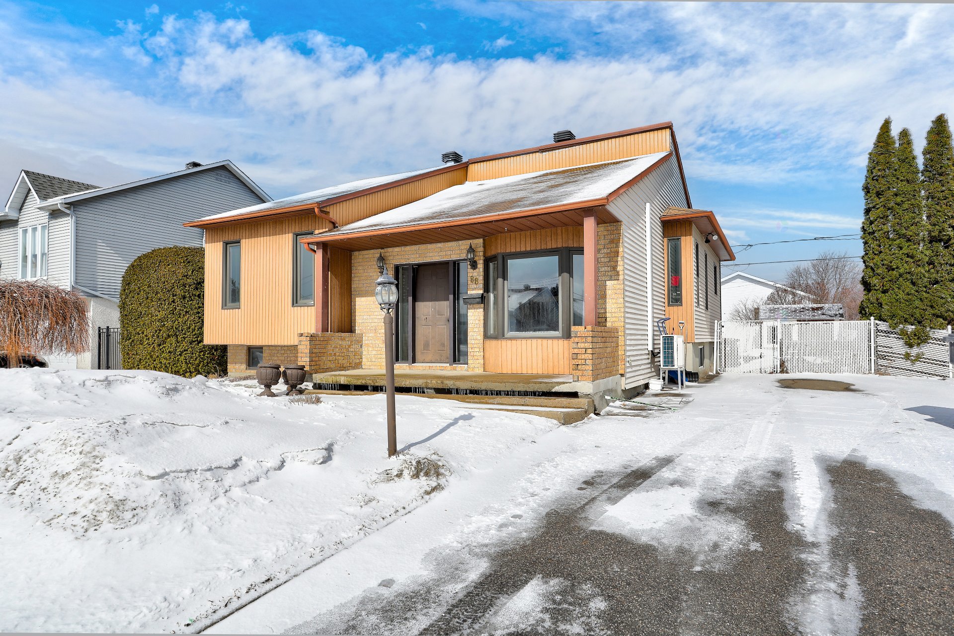 Maison à paliers multiples à vendre, L'Épiphanie