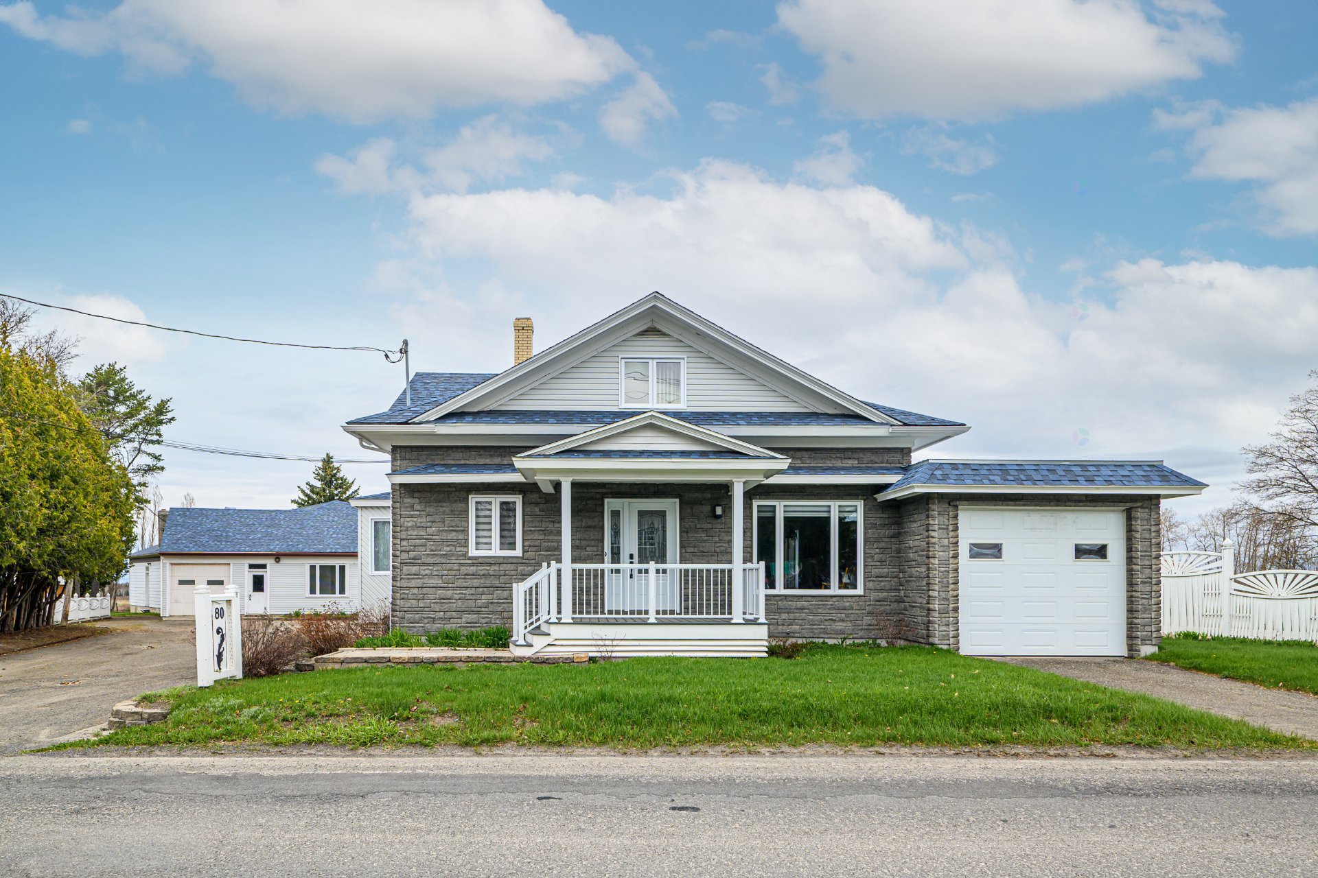 80 Rue St-Pierre E. — photo 1