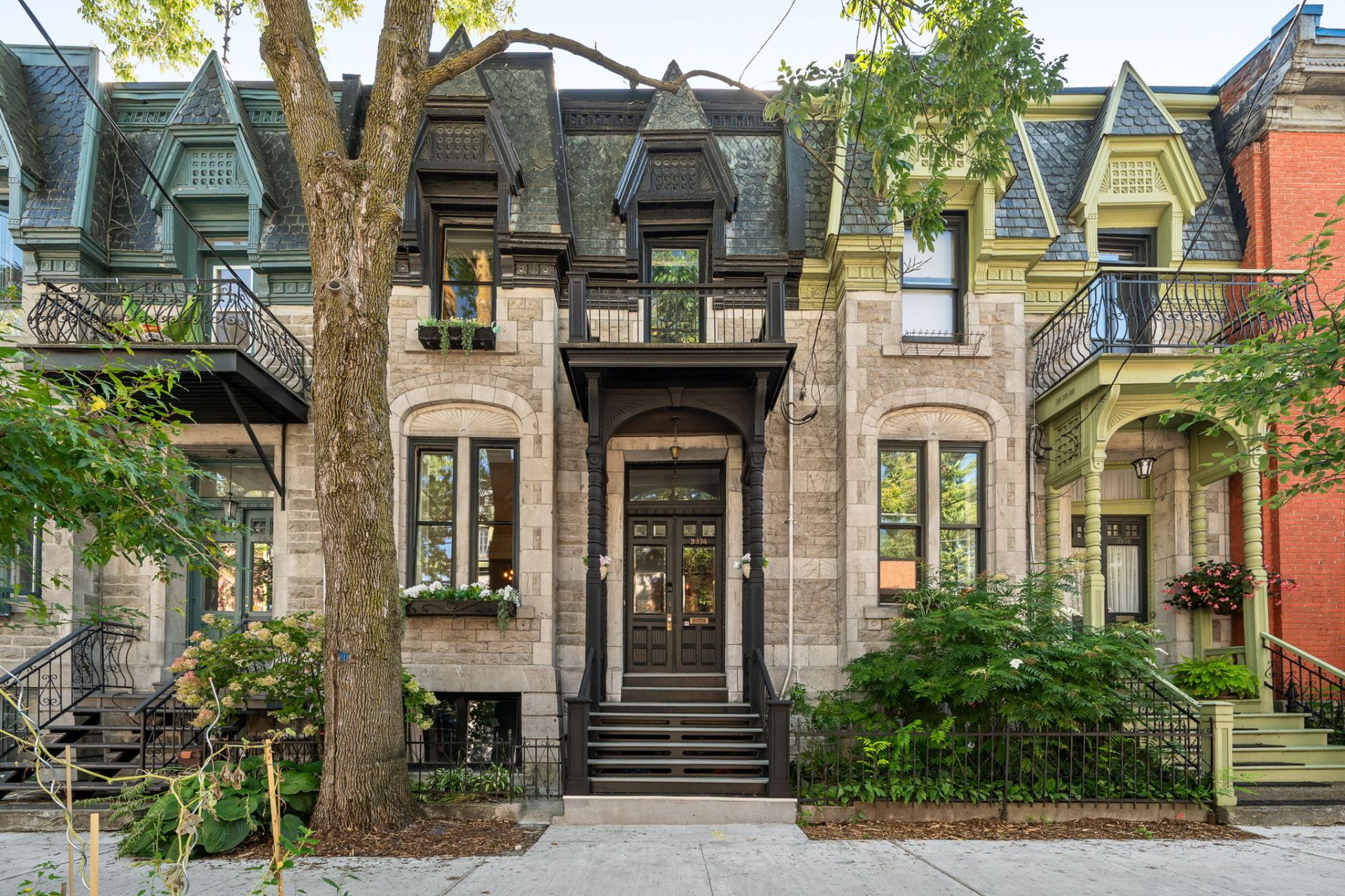 3974 Av. Laval — photo 1