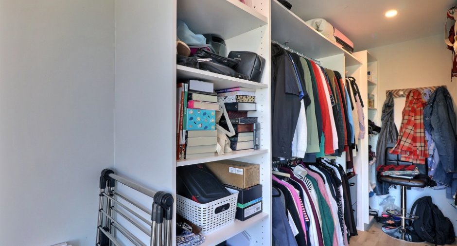 Walk-in closet