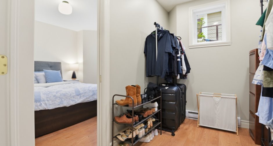 Walk-in closet