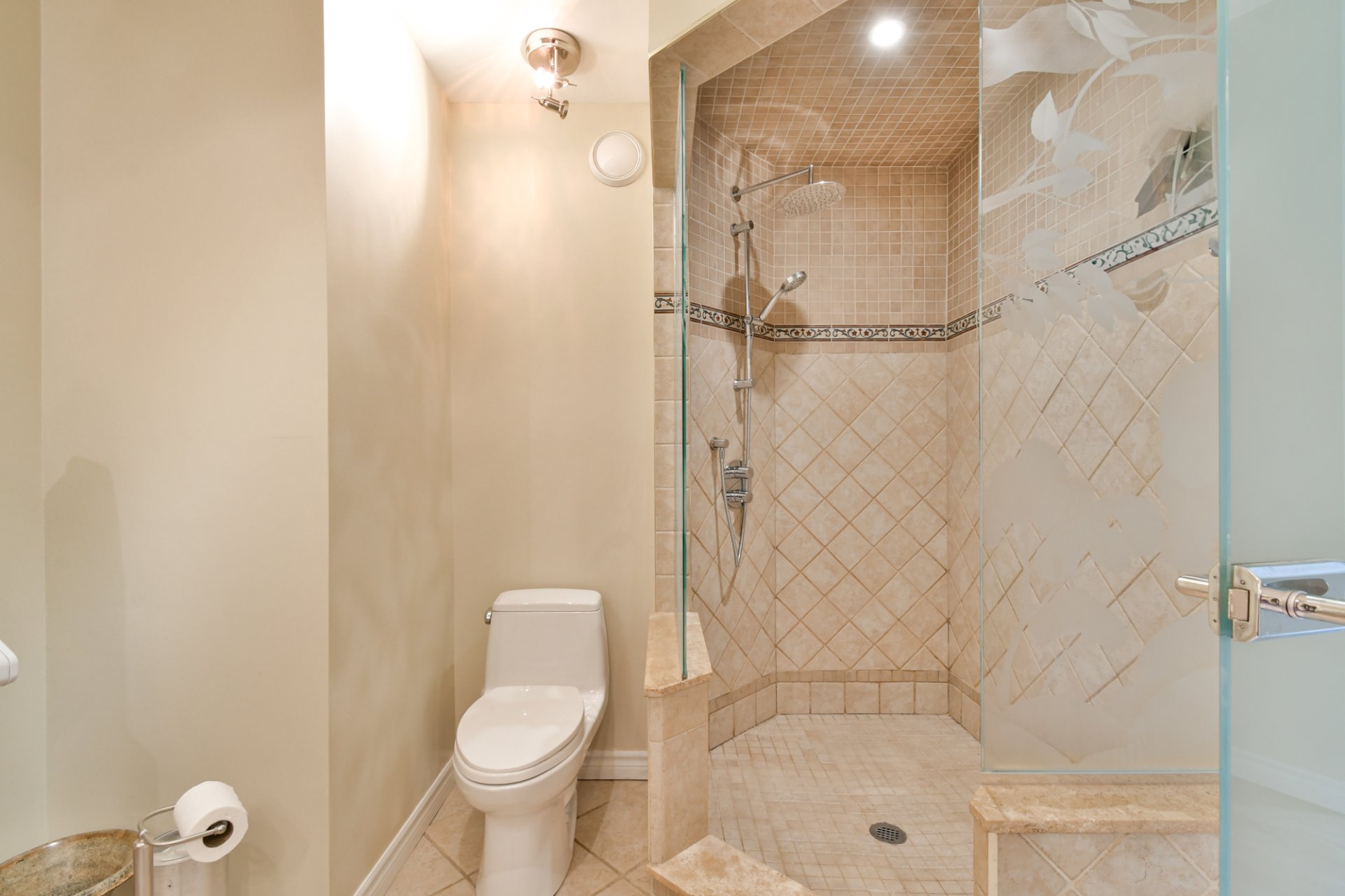 Salle de bains attenante à la CCP