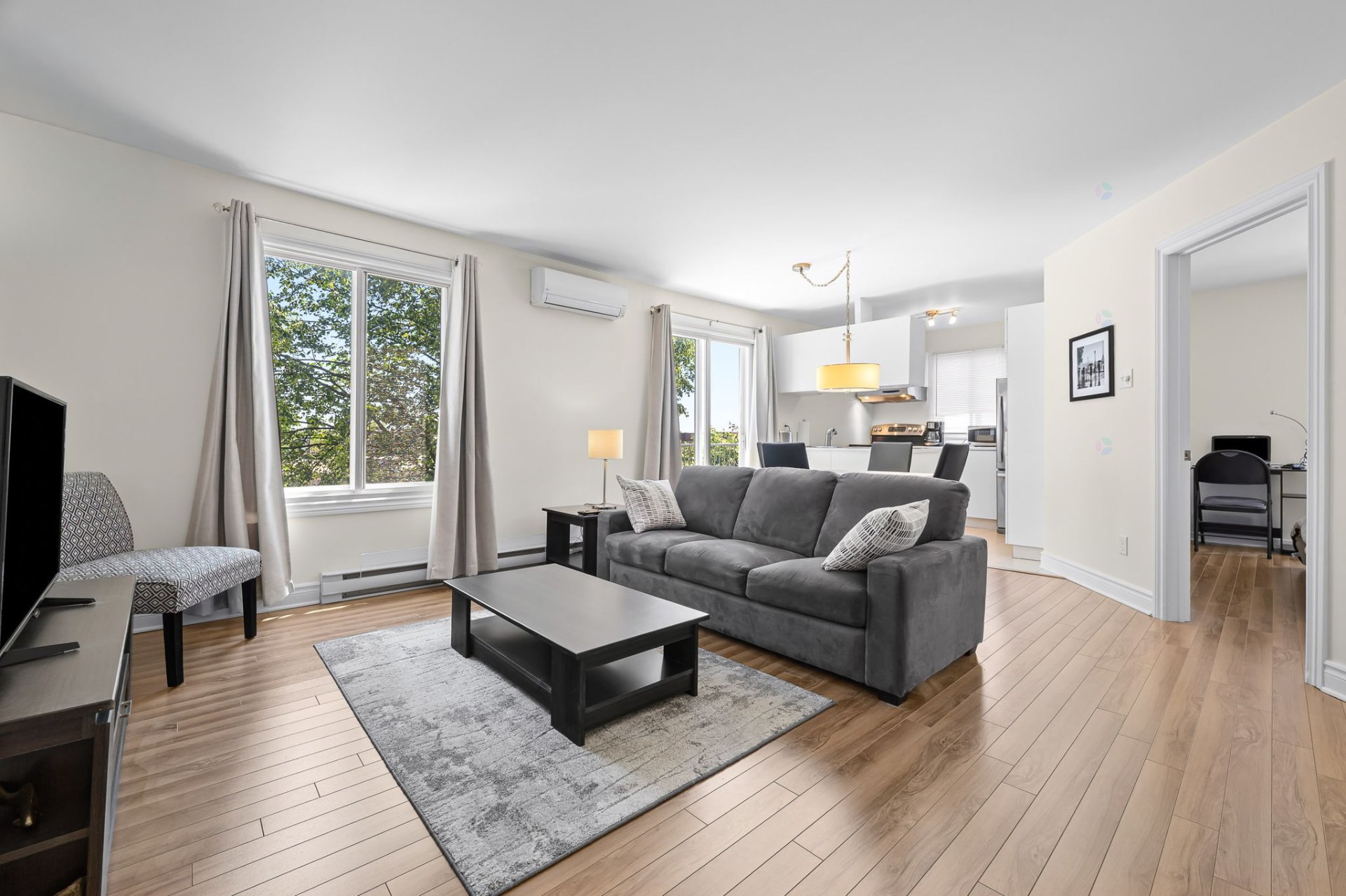 7111 Rue St-Zotique E. (#302) — photo 2