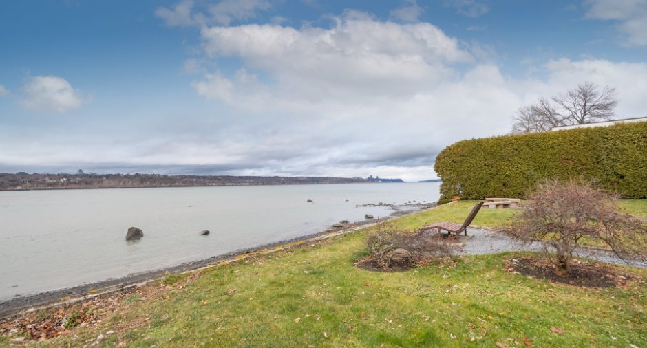 Vue sur l'eau