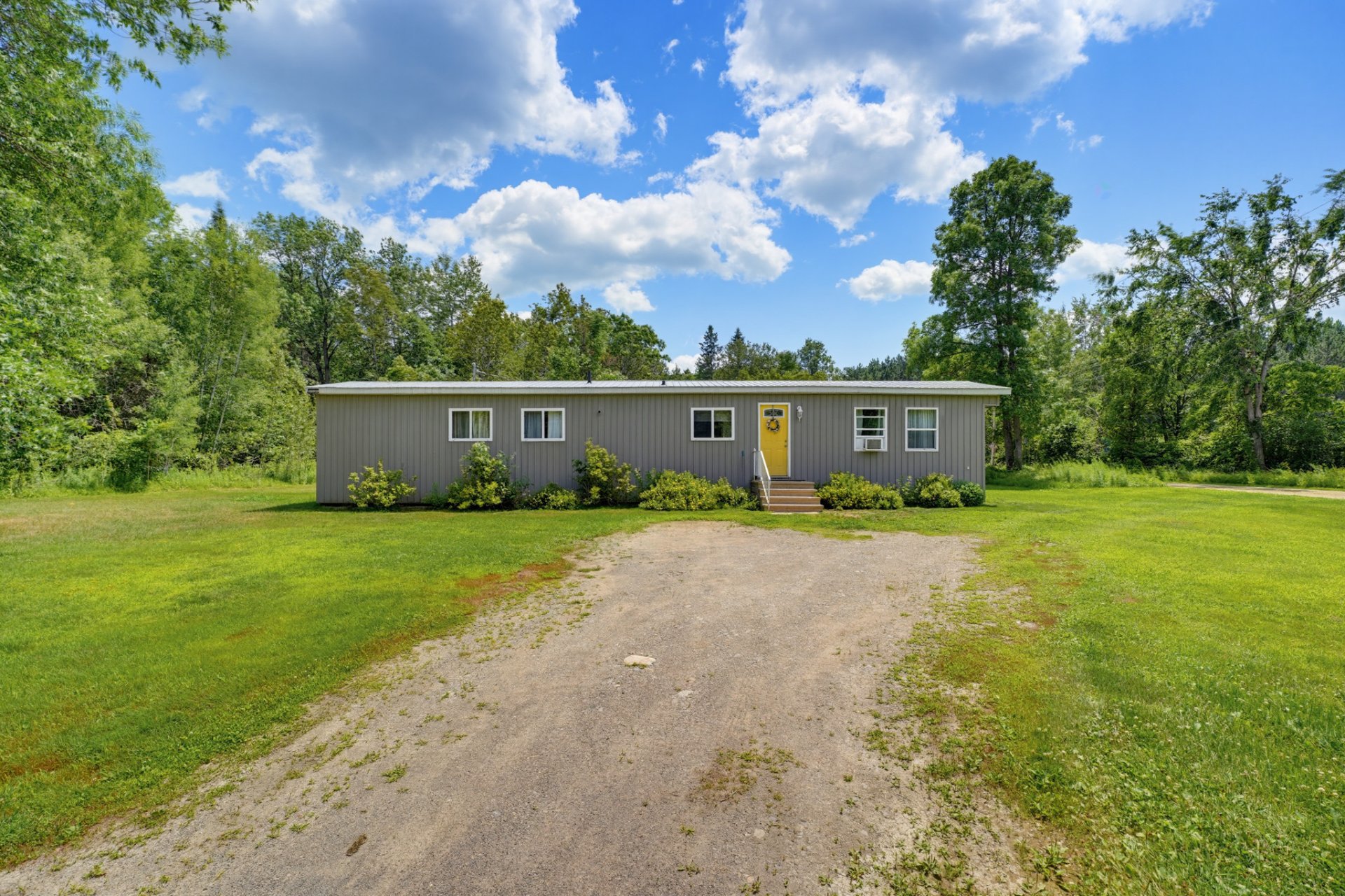 608 Ch. Cottage — photo 1