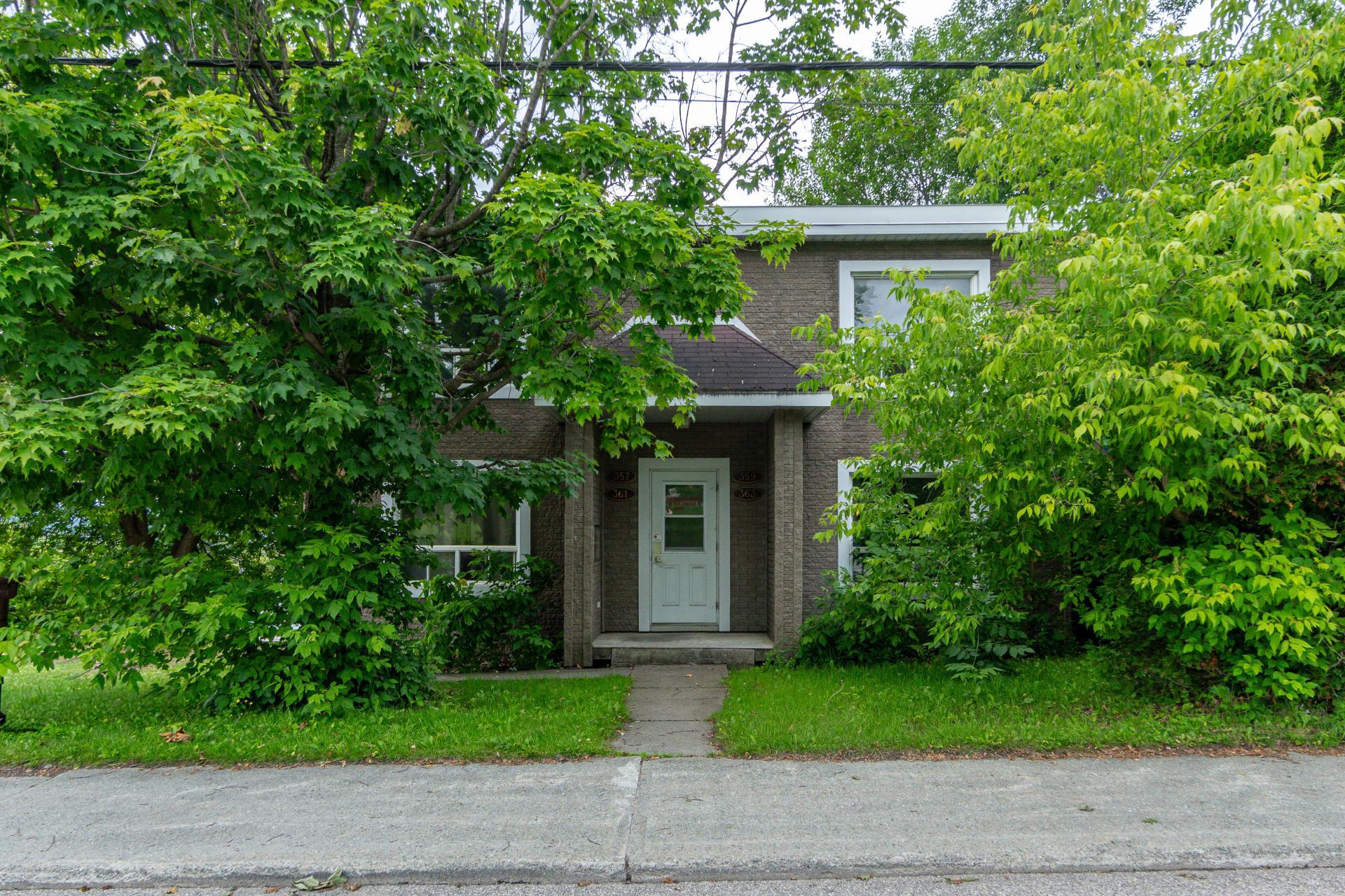 357-365 12e Avenue N. — photo 1