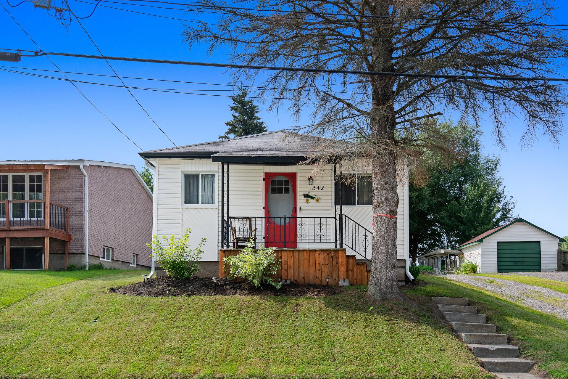 342 Rue Desrosiers — photo 1
