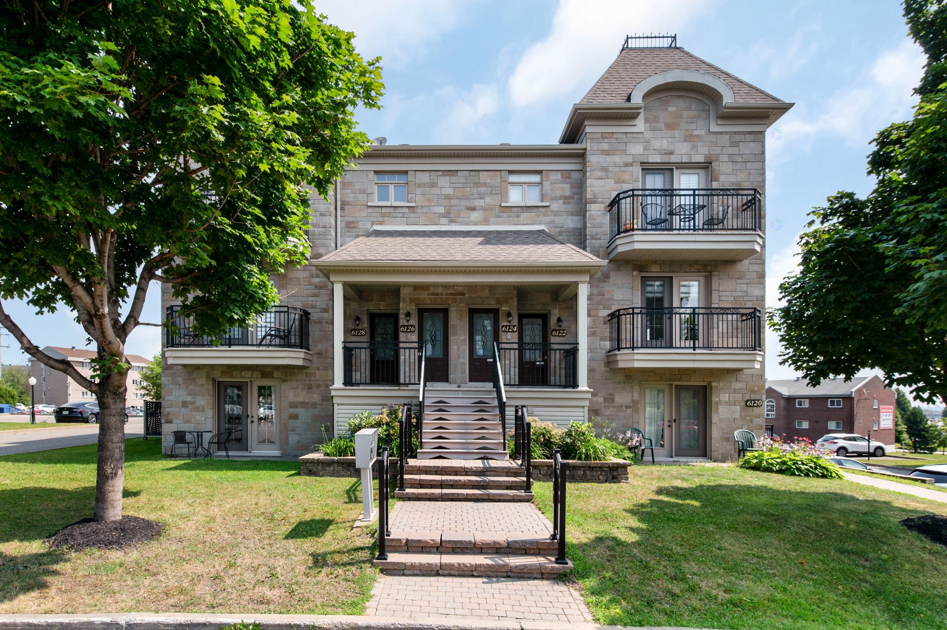 6130 Rue d'Alésia — photo 1